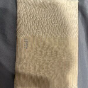 Ipsy Cream/Beige Textured Wallet